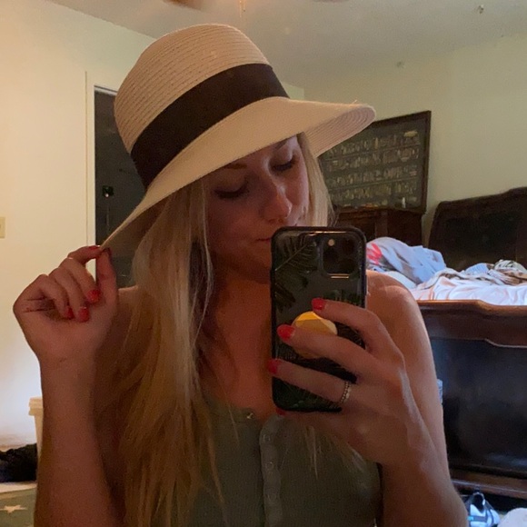 Boutique hat - Picture 3 of 3